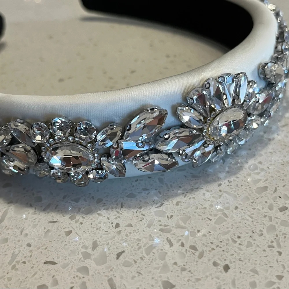 Wedding style silver Headband‎ With Gemstones, Fashionable And Elegant hair
